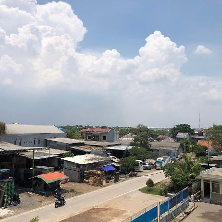 Bening Asri Guesthouse Tangerang Ngoại thất bức ảnh
